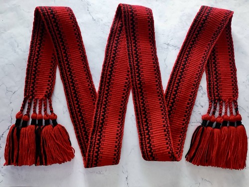 Cintura rossa intrecciata - , di